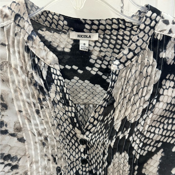 Nicola women’s small snakeskin blouse - Picture 2 of 8